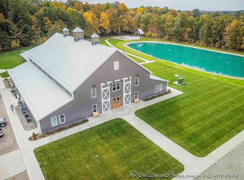 Discover the Ultimate Ohio Wedding Venue: Four Seasons Barn in Cardington – Your Dream Venue for Year-Round&nbsp;Celebrations!